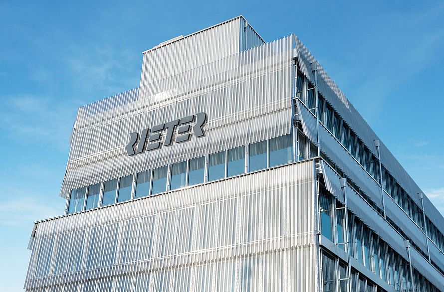 Aussenansicht des Rieter Innovationszentrums in Winterthur, Schweiz
