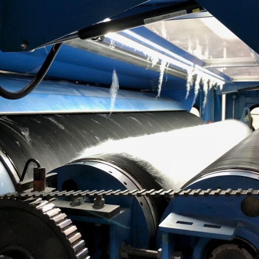 Dokumasız kumaşlar için Graf bileşenleri içeren tarak makinası