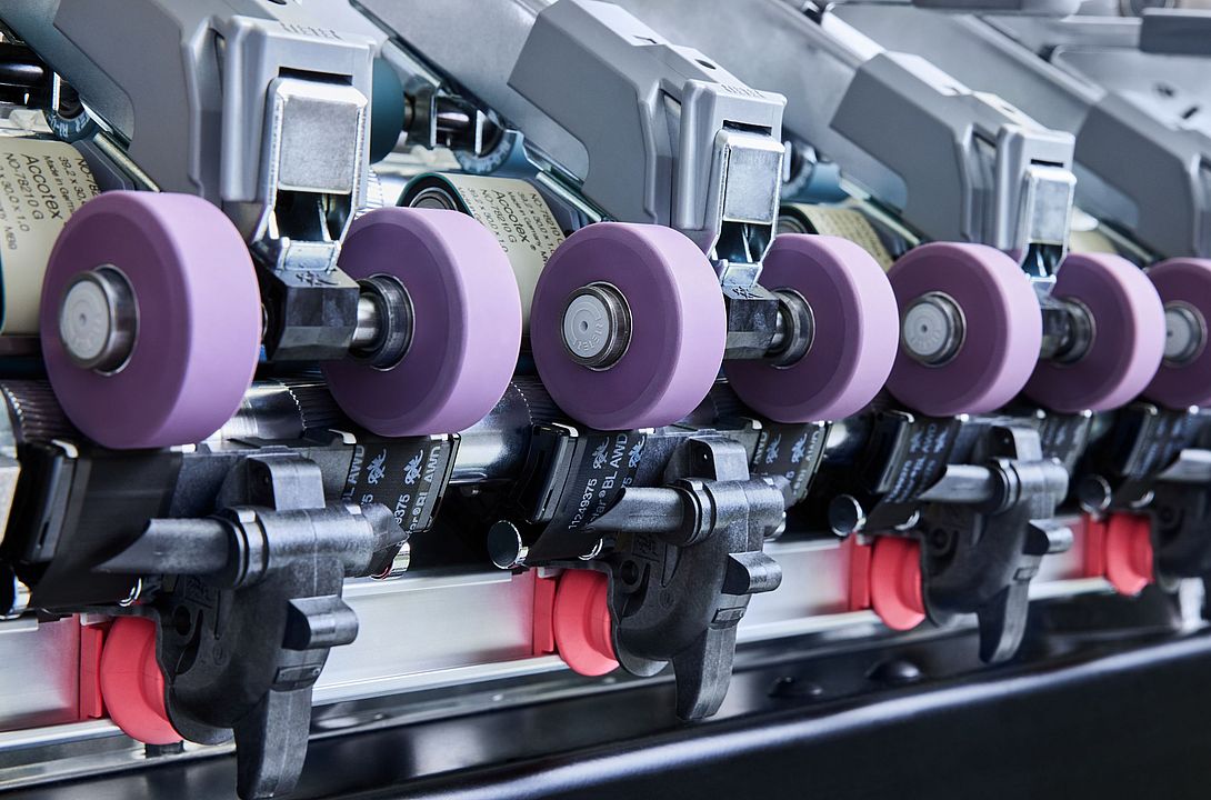 COMPACTapron installed on a Rieter ring spinning machine.