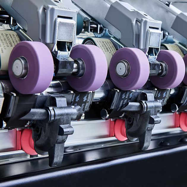 COMPACTapron installed on a Rieter ring spinning machine.