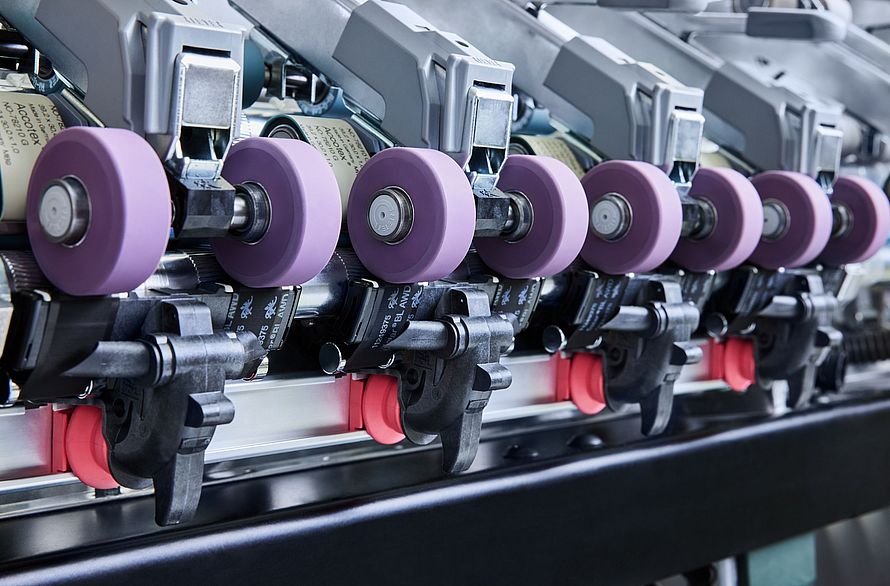 COMPACTapron installed on a Rieter ring spinning machine.