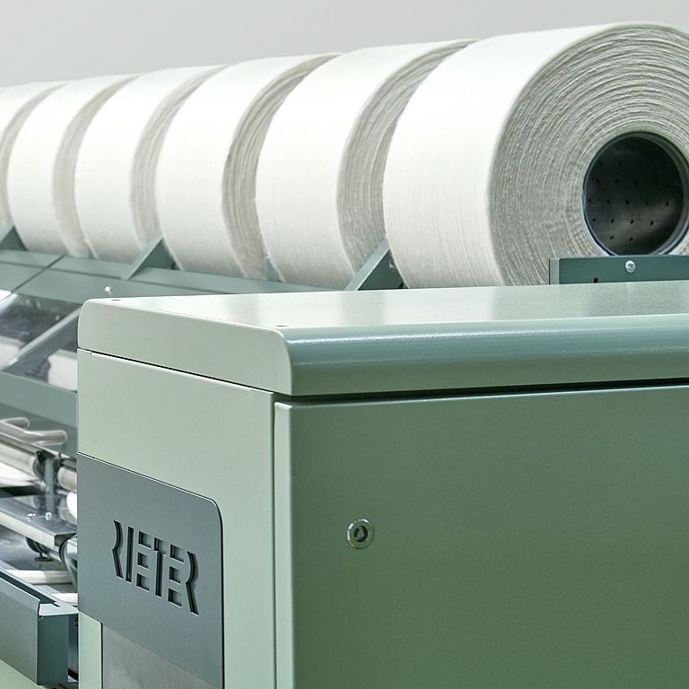 Kämmmaschine E 90, im Fokus einige Wickel