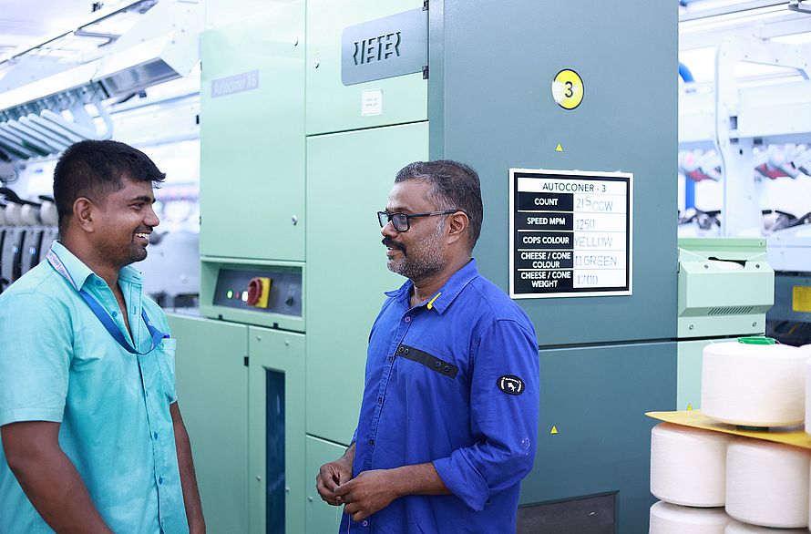 Foreman and Maintenance Manager ALC are discussing Autoconer X6 process efficiency.