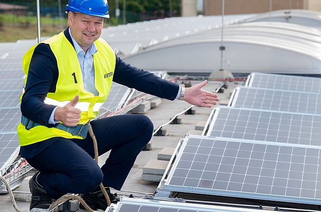 Pavel Kubicek, Head of Operations, Rieter CZ, presents the latest photovoltaic system at the Ústí nad Orlicí location in the Czech Republic.