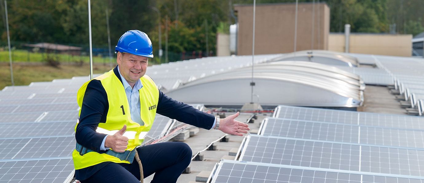 Pavel Kubicek, Head of Operations, Rieter CZ, presents the latest photovoltaic system at the Ústí nad Orlicí location in the Czech Republic.