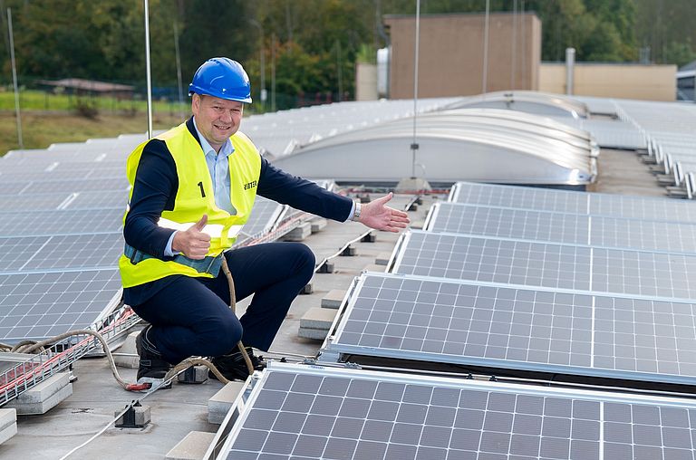Pavel Kubicek, Head of Operations, Rieter CZ, presents the latest photovoltaic system at the Ústí nad Orlicí location in the Czech Republic.