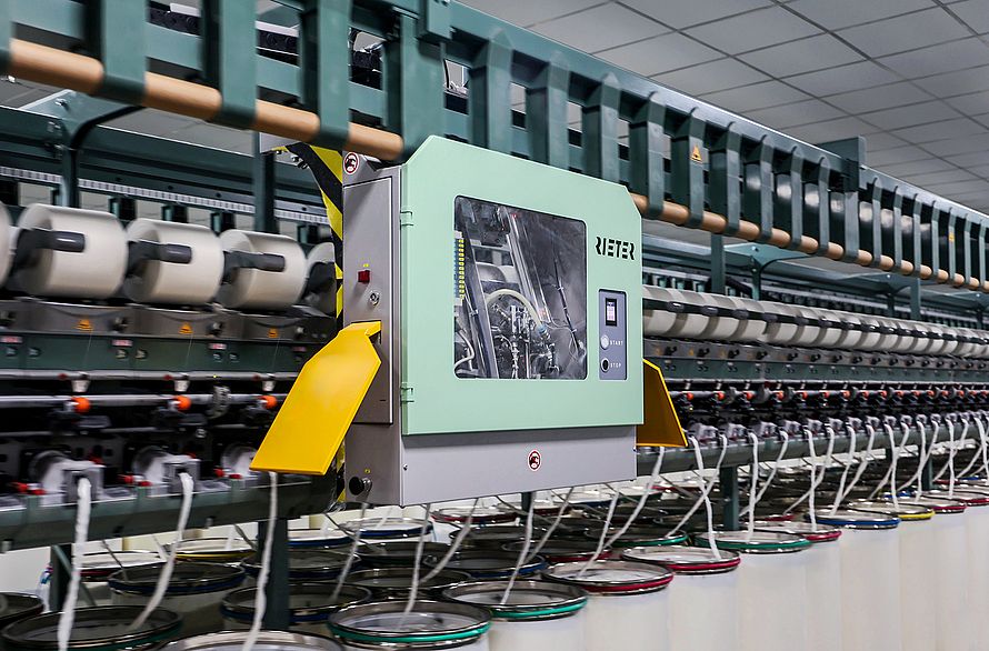 The Rieter R 37 rotor spinning machine with ROBOdoff