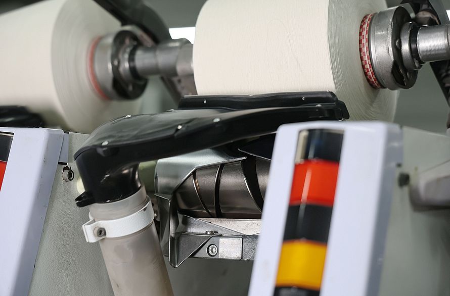 Das neue Saugdüsen-Upgrade ist am vorhandenen Autoconer 338 installiert.