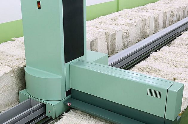 UNIfloc A 12, iplikhanede balya açılımı sırasında