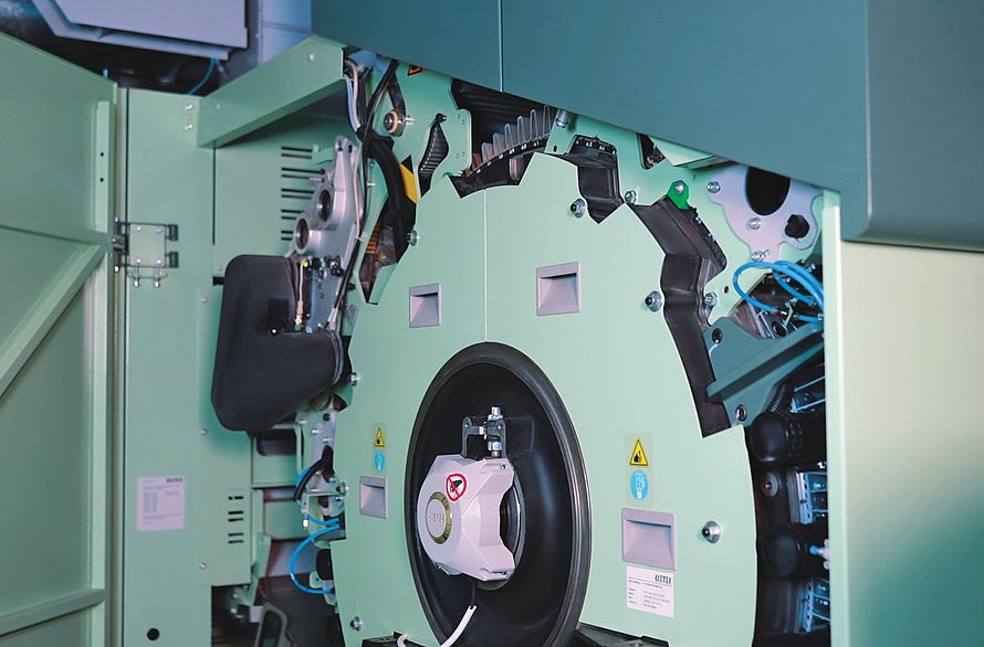 Card C 81 with Carding Gap Control (CGC)