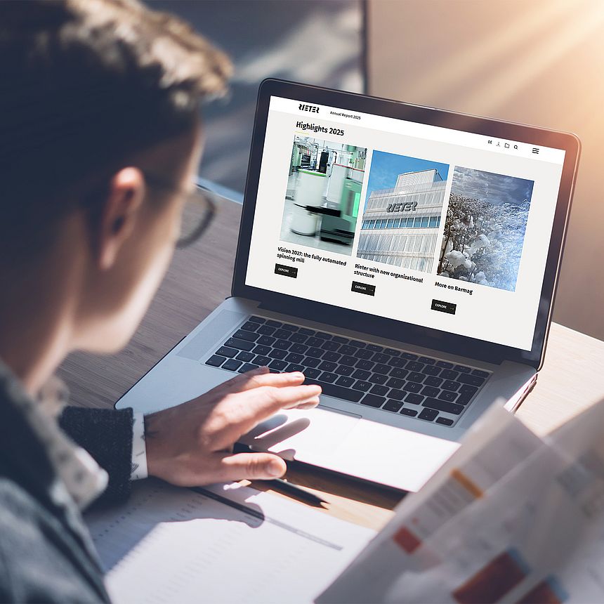 Man reading Rieter's annual report 2025 online