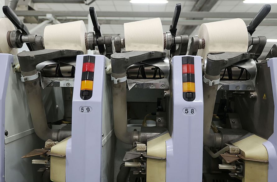 Spulmaschine Autoconer 338 vor dem Saugdüsen-Upgrade.