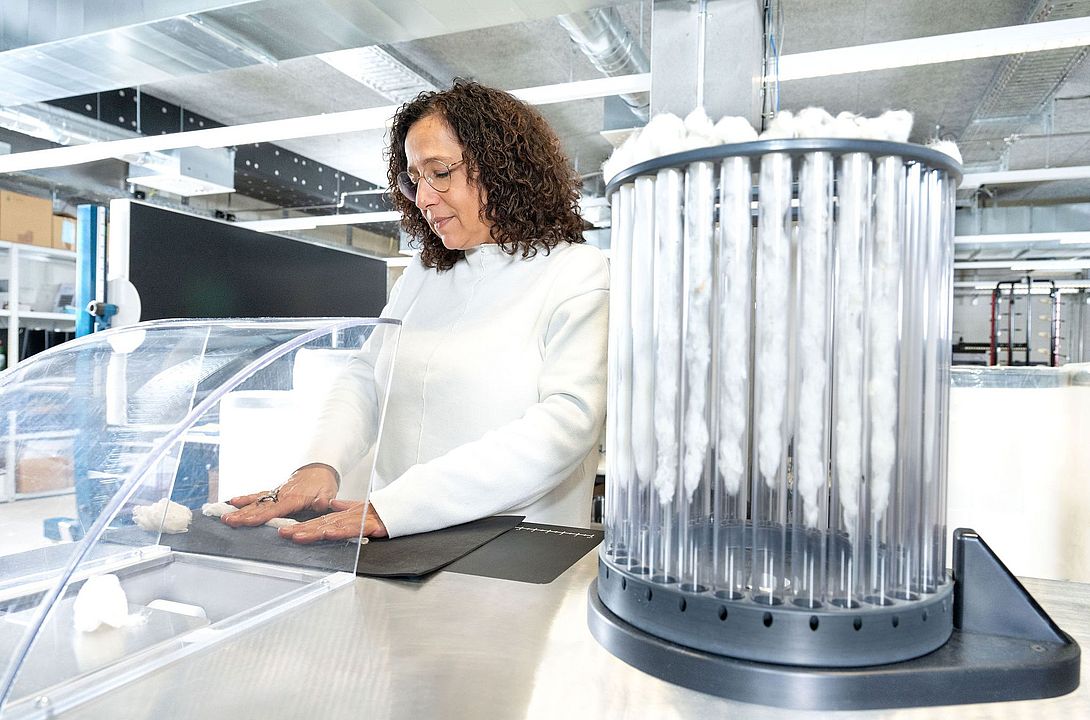 Textile technologist analyzes the quality of a sliver in the textile laboratory at the Rieter Innovation Center in Winterthur.